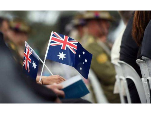 南昌快速移民中介：30天拿到枫叶卡，她是怎么做到的？